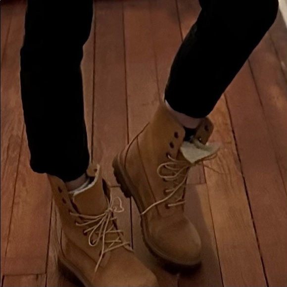 Timberland shearling lined boots Size 8 - Picture 6 of 6